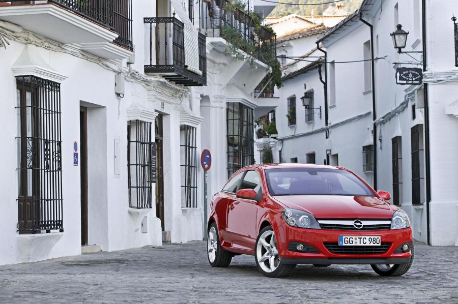  Opel Astra GTC 2005 года  (фото 15 из 212)